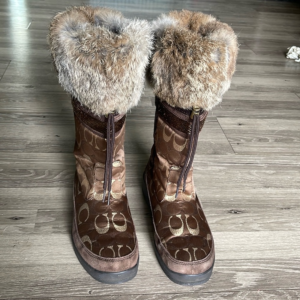 NWOB Coach Lorna brown furry winter boots